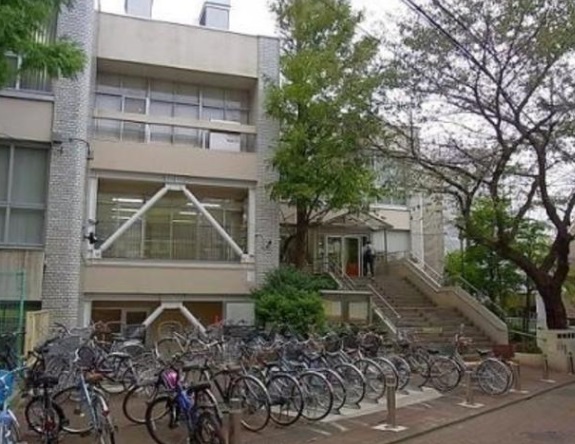 ガーデンハウス東高円寺 図書館：杉並区高円寺図書館　388m